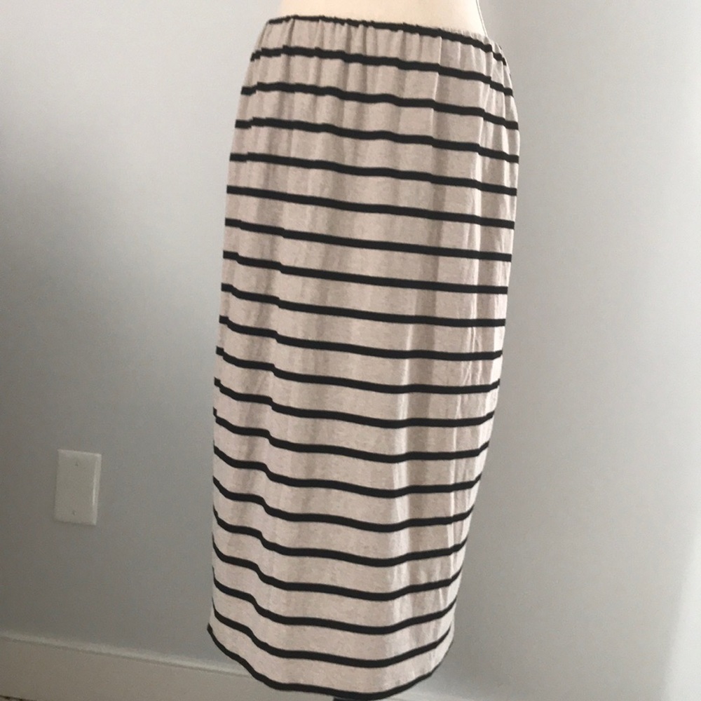 Elastic waist skirt
